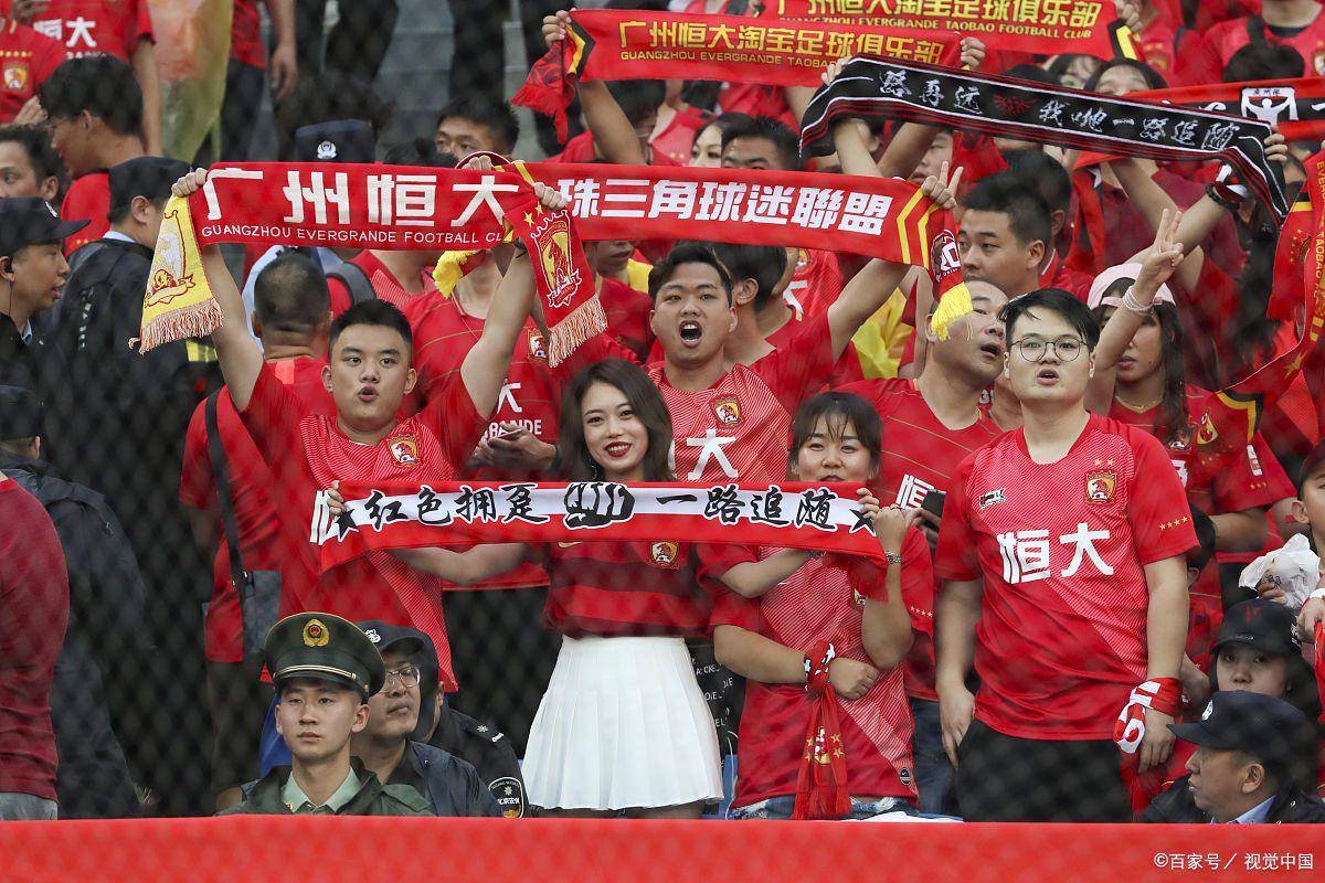 全国足球联赛掀起热潮,球迷狂热支持本土球队 全国足球联赛掀起热潮,球迷狂热支持本土球队