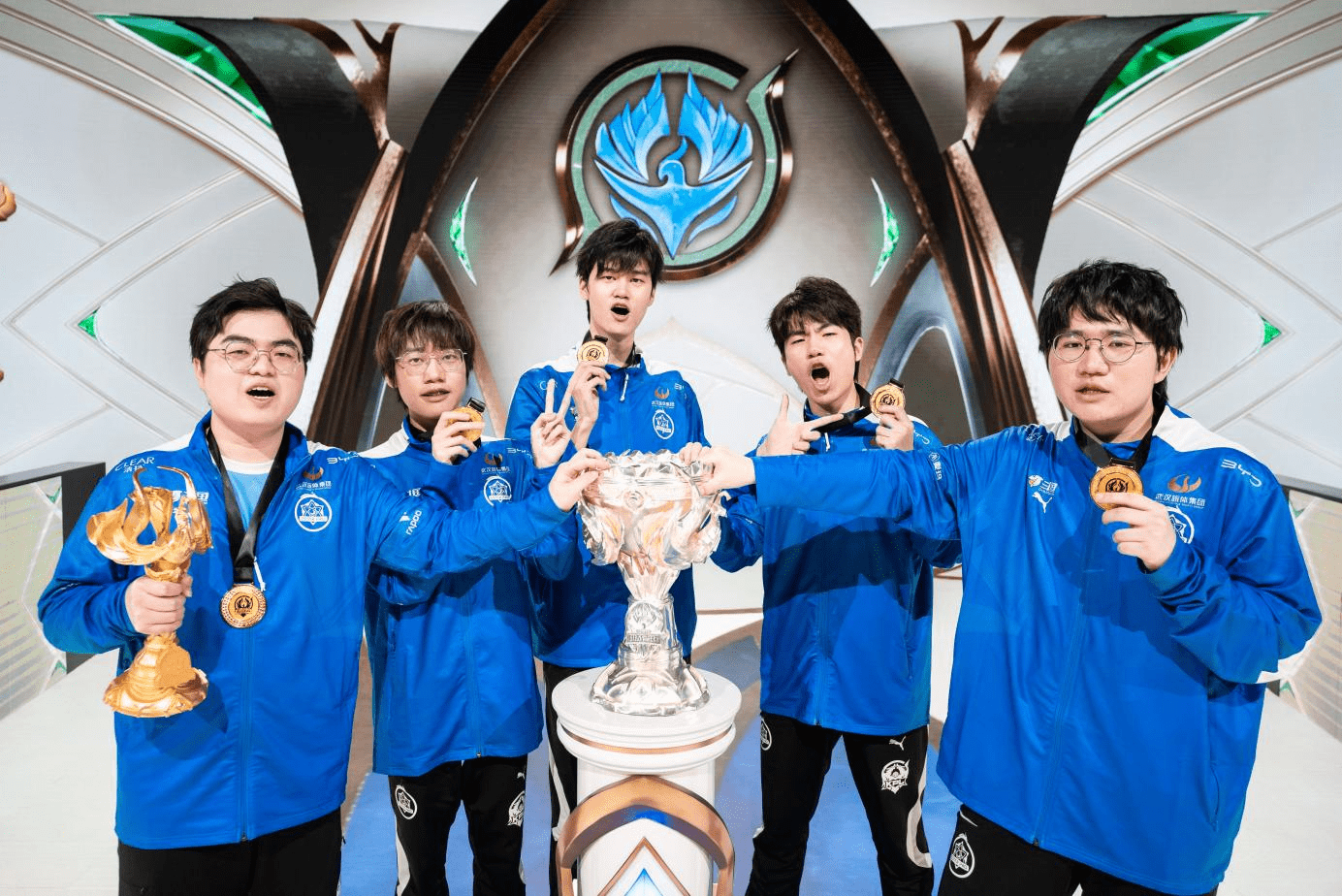 年终总决赛鏖战拉沃尔杯,蒂姆刷新纪录 年终总决赛鏖战拉沃尔杯,蒂姆刷新纪录