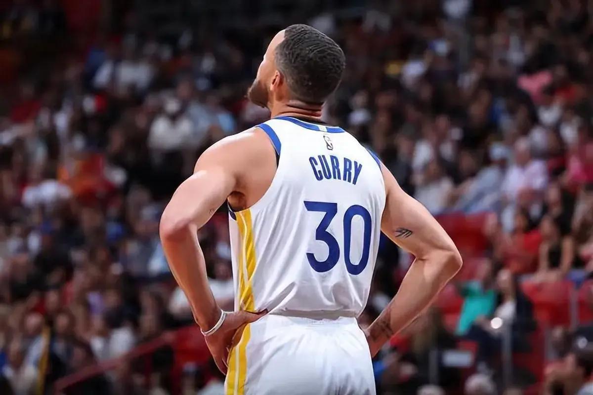 战火蔽日:国际体坛战队对抗胜负悬念 战火蔽日:国际体坛战队对抗胜负悬念