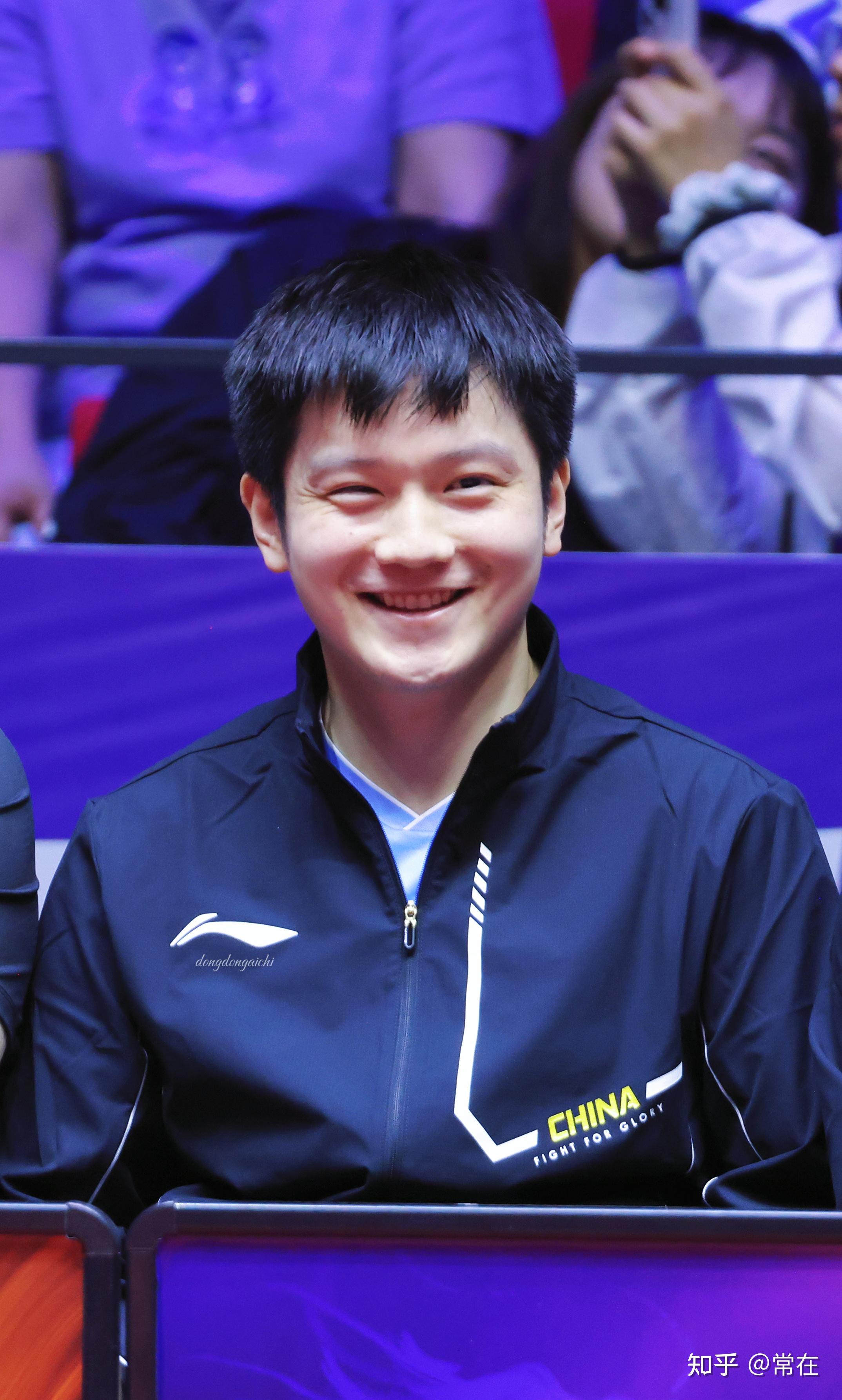 中国队翻盘日本队,樊振东点燃赛场 中国队翻盘日本队,樊振东点燃赛场